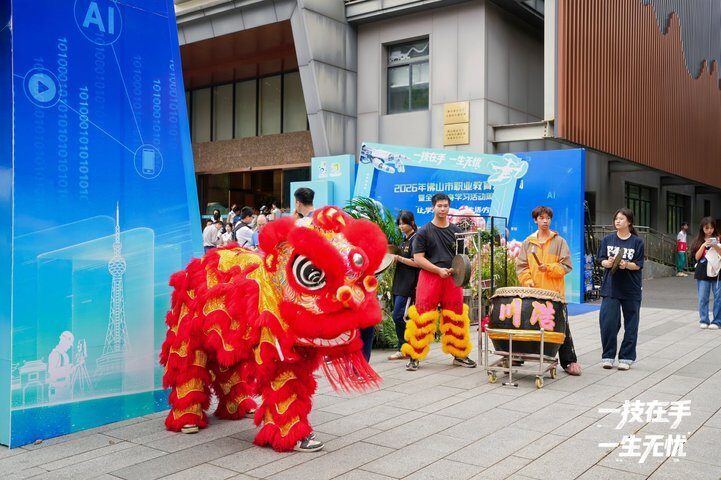 各校学子现场「亮绝活」，刀工、美食、咖啡调制等技艺轮番上演