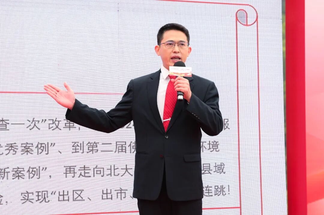常安以主持人的节奏把8位一线宣讲员的故事串成一条清晰的线