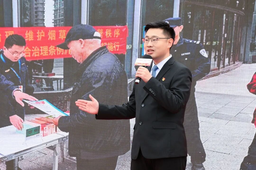 万钰鹏讲述烟草法治战线前辈用「铁肩」扛起执法重任的故事