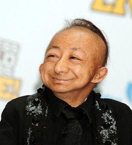 何平