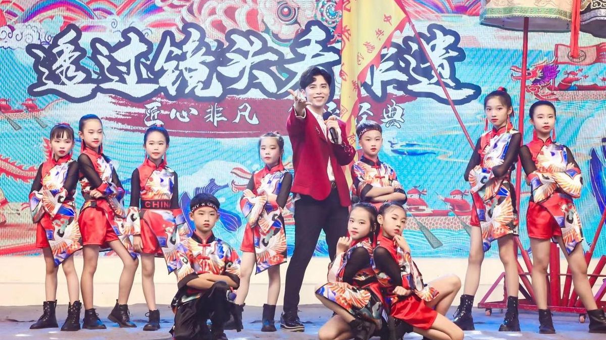 广州广播电视台《透过镜头看非遗》节目主持