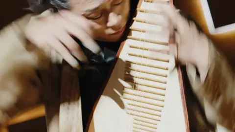粽叶包裹的是团圆，而旋律包裹的，是那些没说出口的心事。传说中能抚慰思念的四种植物。今日，有粽香，更有家乡！🌿 端午安康。